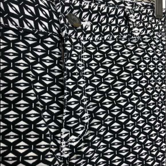 A.n.a Black and White Triangle Shorts - Picture 3 of 6